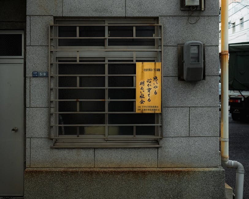 日本の都市の建物外観、東京都 不登校 支援 窓口の象徴