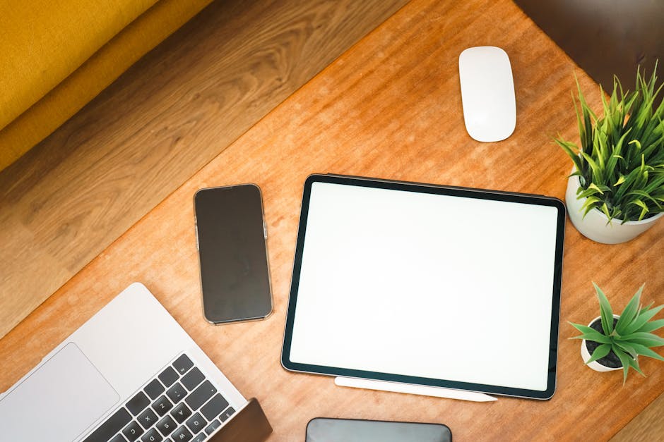 ノートパソコンとタブレット、デジタル学習で広がる不登校の進路