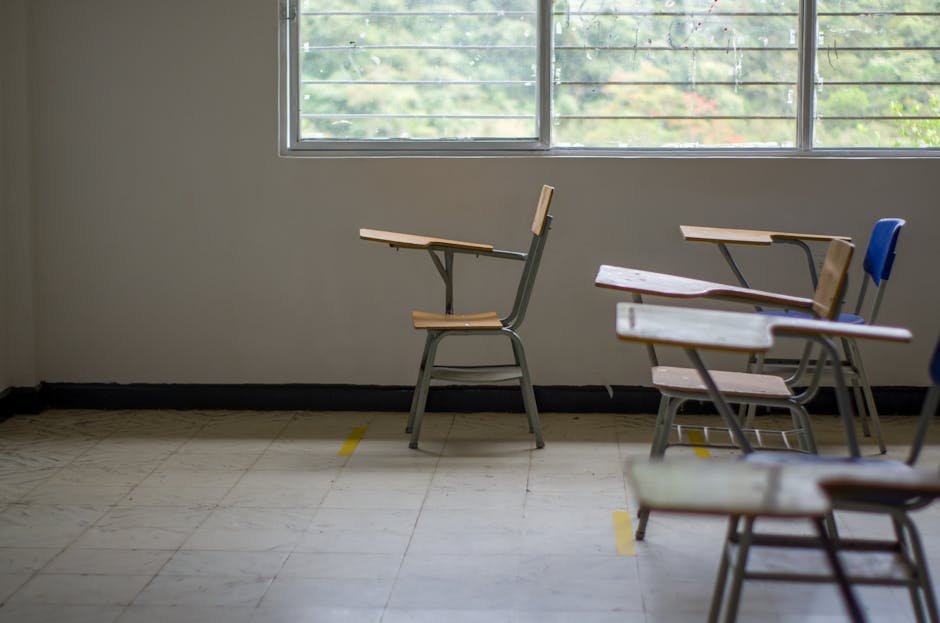 不登校から復帰した子どもの体験談を象徴する空き教室